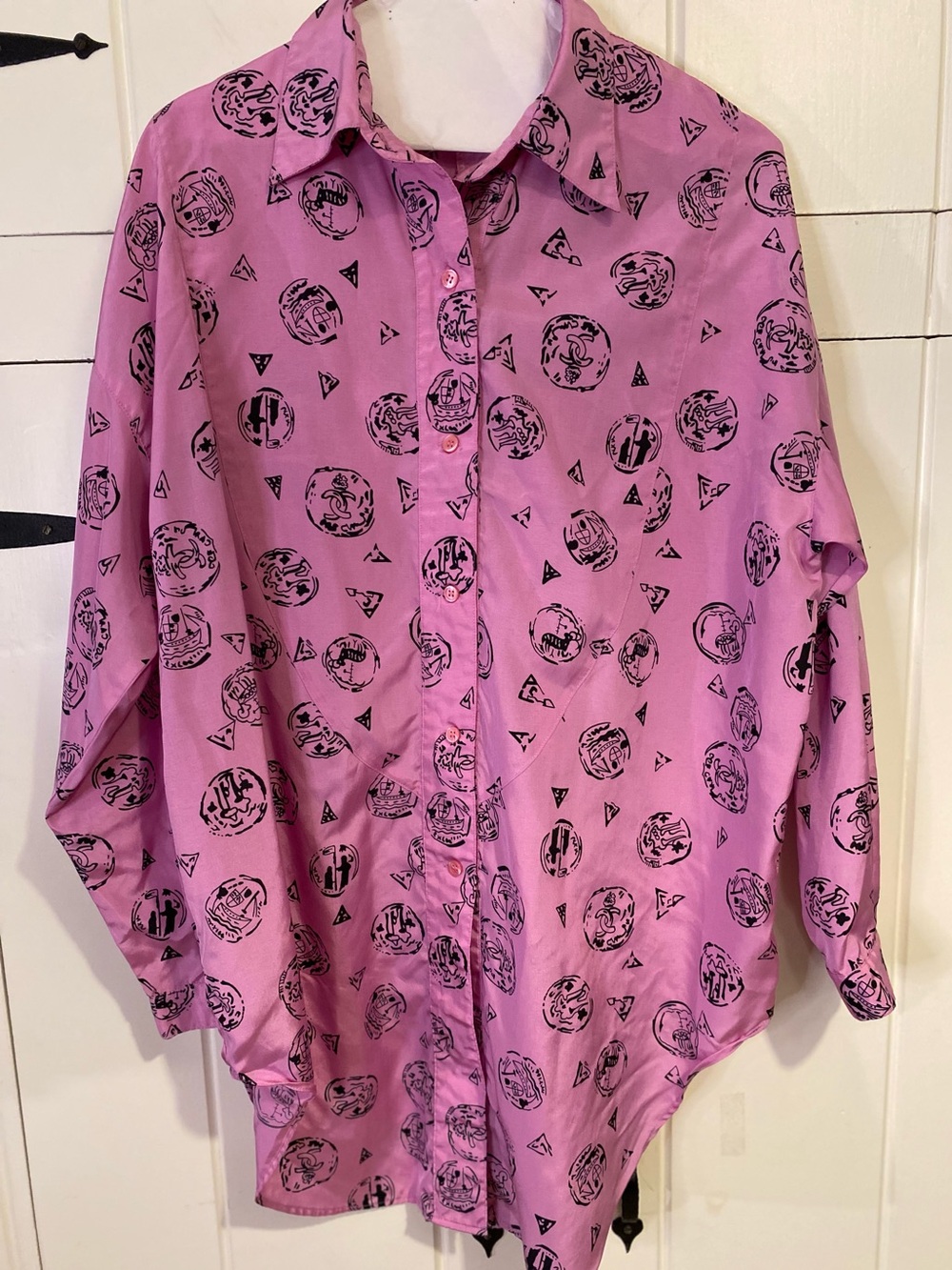 Upper Class button down, long-sleeve tunic top with curved shirt-tail hemline.